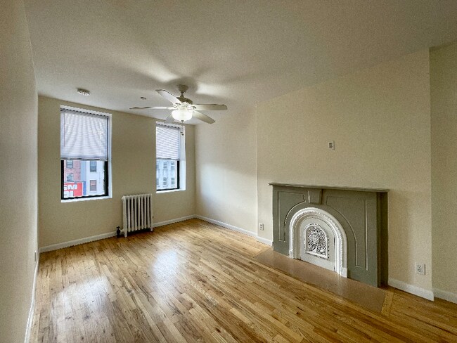 Building Photo - 157 E 116th St