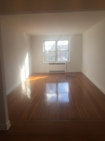 Foto del edificio - 9281 Shore Rd