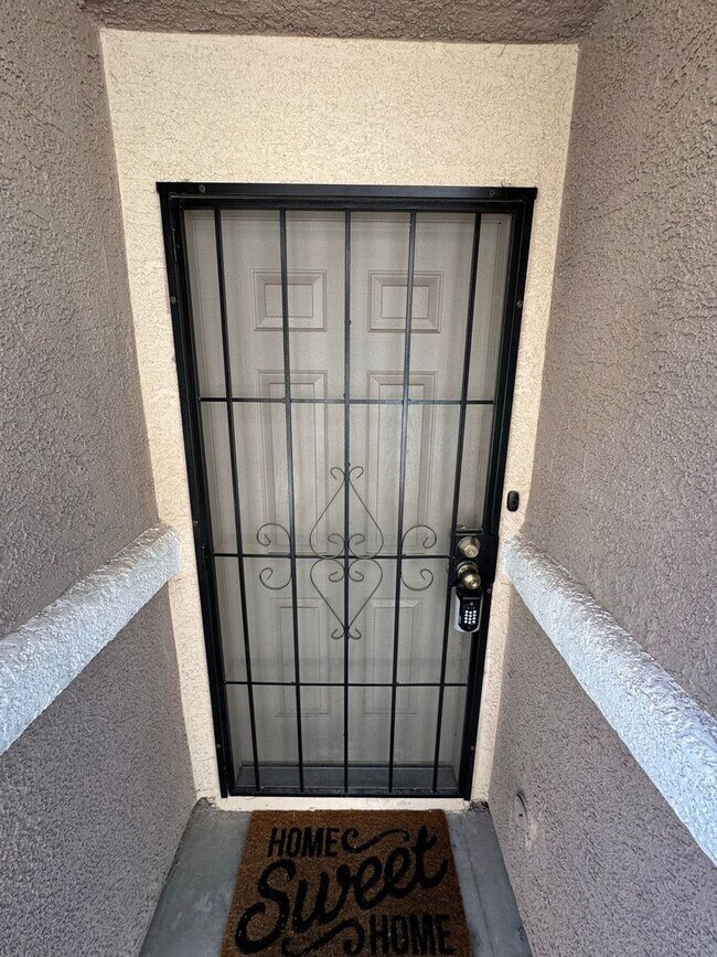 Foto del edificio - Beautiful 3-Bedroom Townhome in Gated Henderson Community!