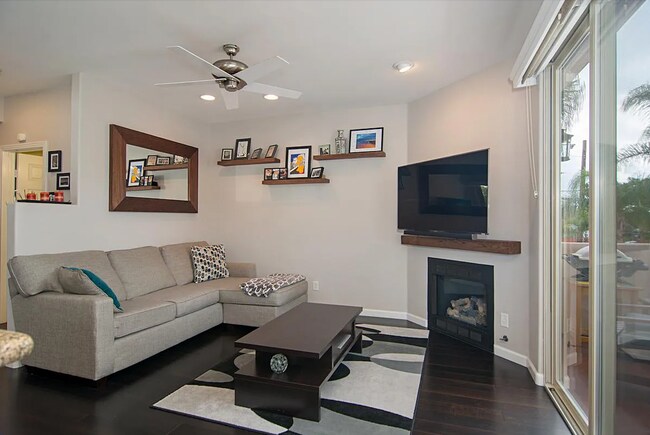 Foto del edificio - Great two bedroom townhome in Pacific Beach! Close to Beaches, Bay, shopping, restaurants, and fr...