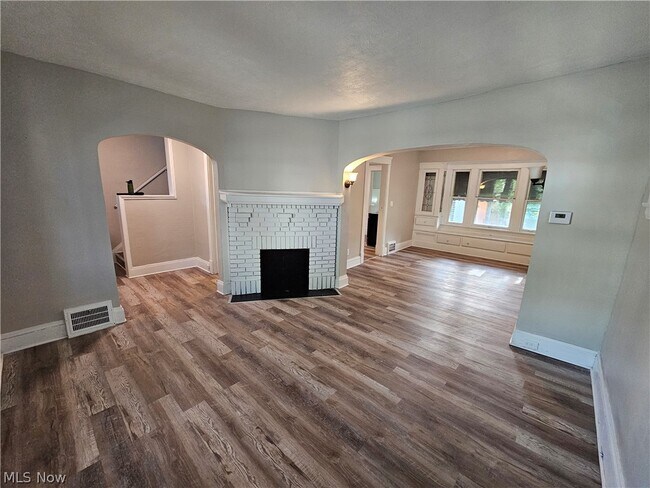 Foto del edificio - 2802 E 118th St