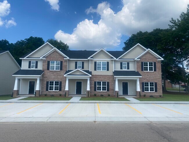 Foto del edificio - 701 Henry Ln
