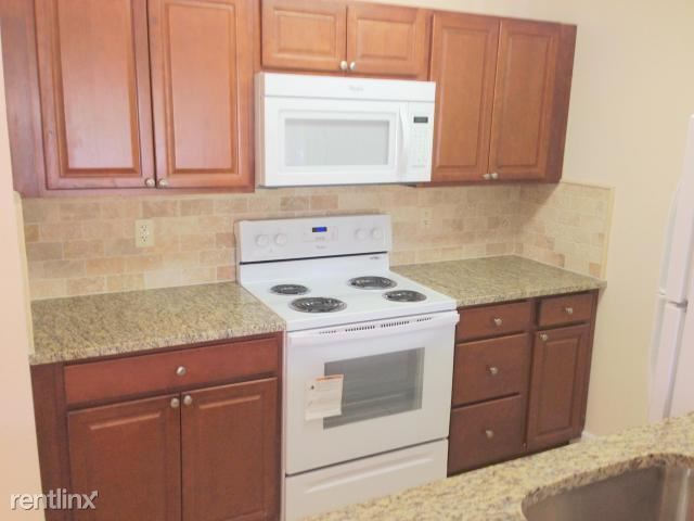 Building Photo - 1515 Meadows Cir W