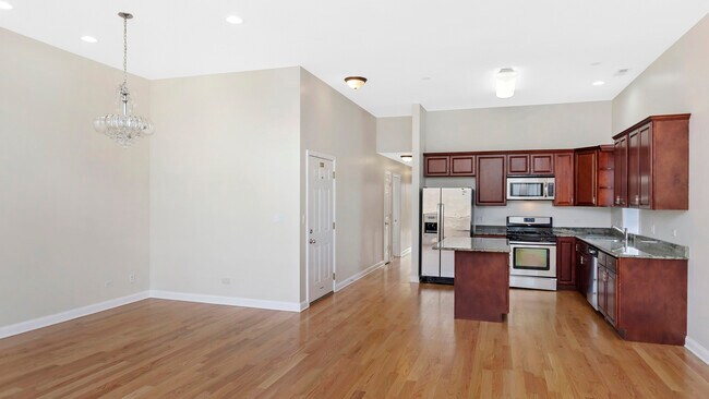 Building Photo - 1449 W Fullerton Ave