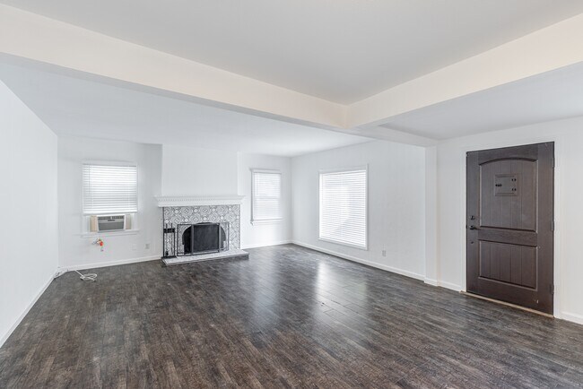 Building Photo - 4653 W Avenue 40