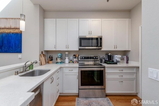 Building Photo - 2075 Sutter St