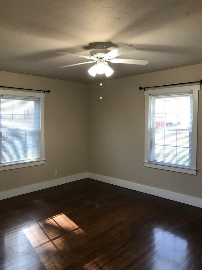 Bedroom 1 - 804 W Travis St