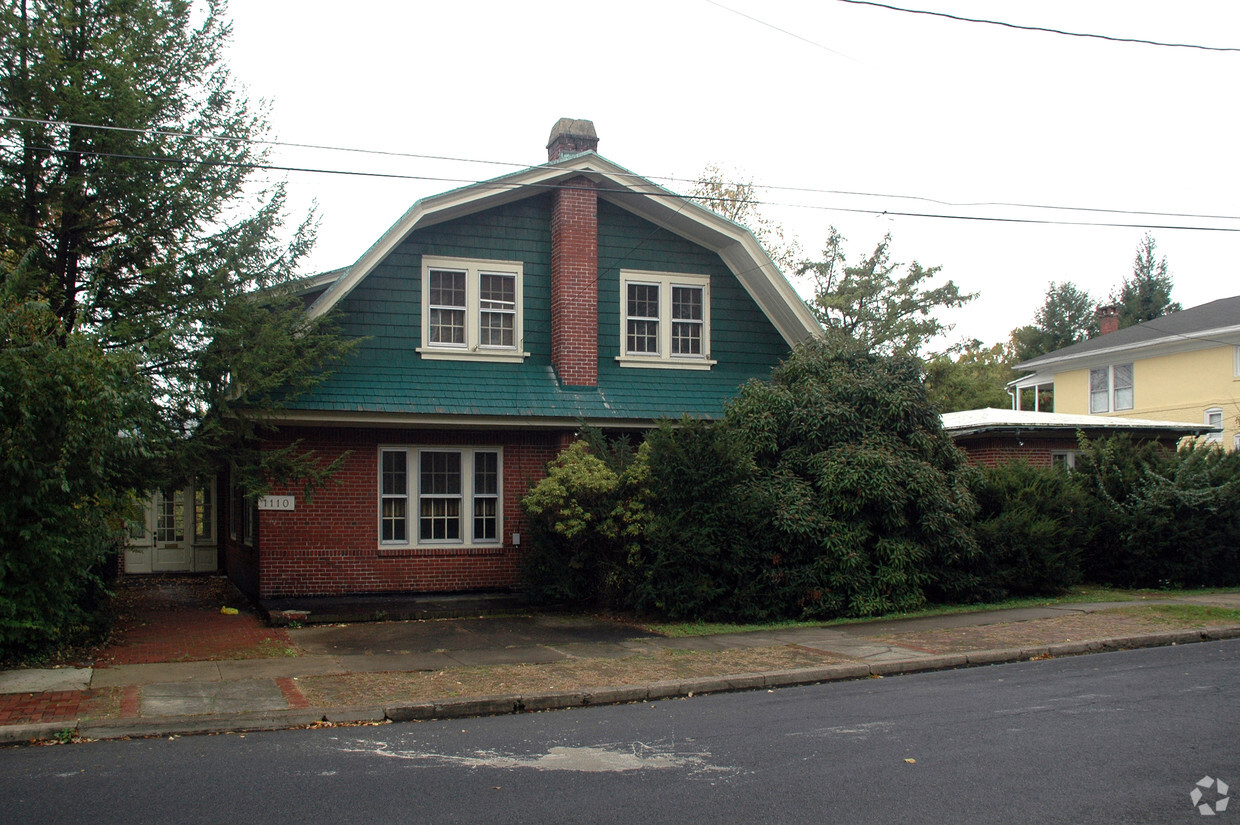 Primary Photo - 1110 Fairview Ave