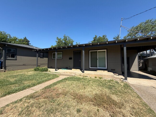 Foto del edificio - Large Brand New Remodeled 1 Bedroom unit with Washer Dryer Hookups - MUST SEE!!!