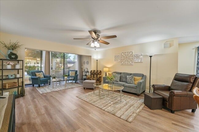 Foto del edificio - 5673 Ashton Lake Dr