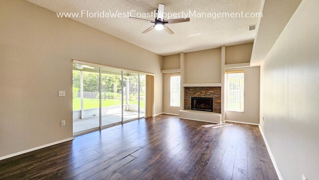 Building Photo - SPACIOUS  3 BEDROOM HOME WITH FENCED YARD!...
