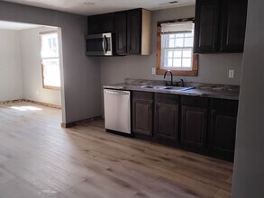 Building Photo - 2127 N Grace Ave