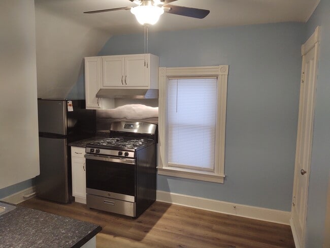 KITCHEN - 99 Madison St