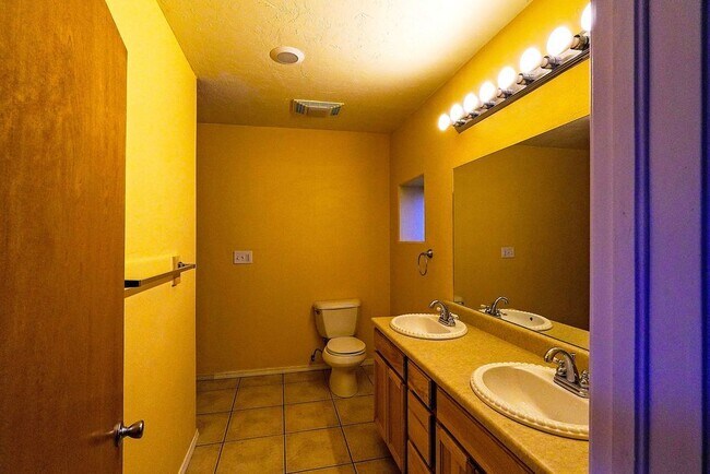 Building Photo - Charming 2 Bedroom Rental in Aztec, NM wit...