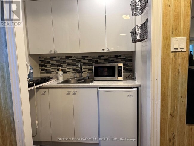 Building Photo - 82 Henderson Dr