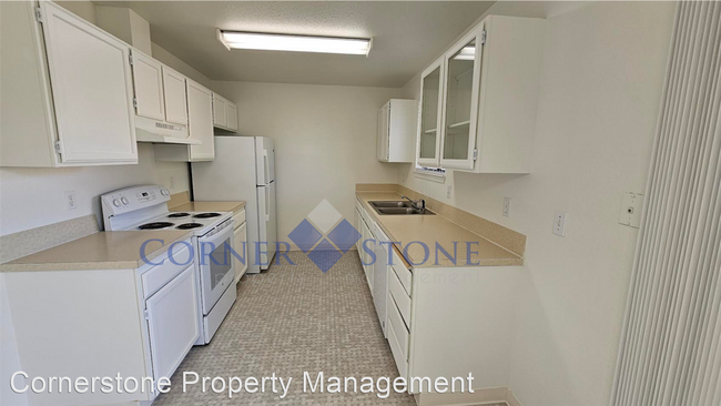 Building Photo - 3 br, 2 bath House - 624 W Pennwood St
