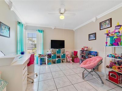 Building Photo - 2661 Delcrest Dr