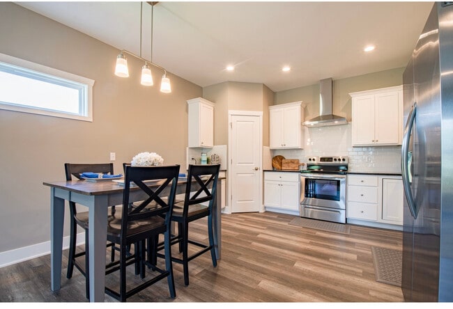 Photo - 10 Percy Dr Townhome