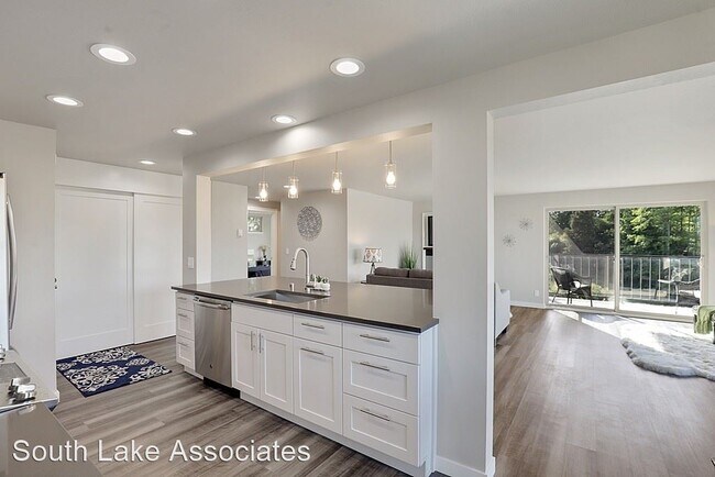 Foto del edificio - 2 br, 1 bath House - 3200 W. Commodore Way...