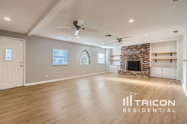 Building Photo - 6685 26th Way N