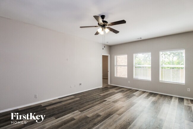 Foto del edificio - 1450 Waldrop Dr