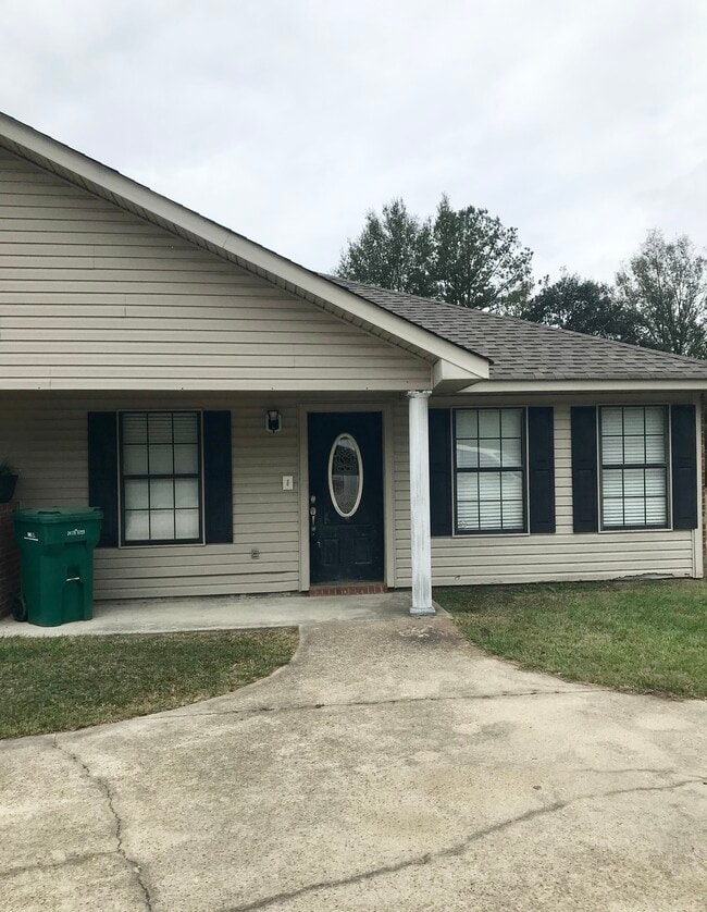 Building Photo - 48025 Laura Rogers Rd
