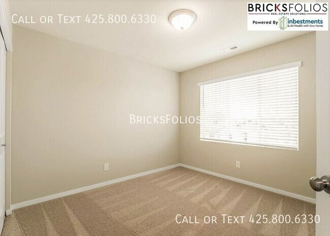 Building Photo - Puyallup's Hidden Gem: Experience the Warm...