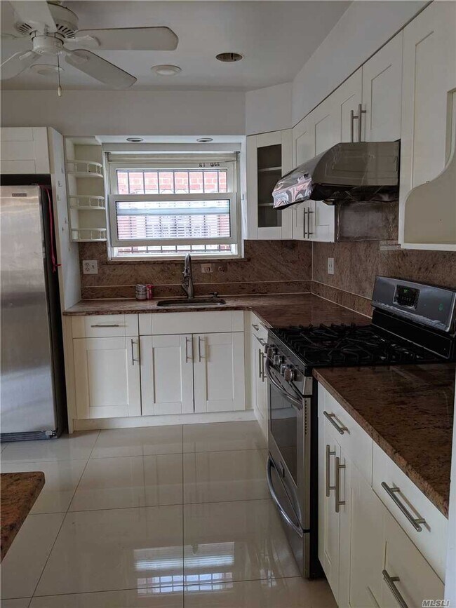 Foto del edificio - 43-22-43223 223rd St