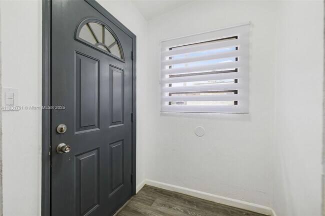 Foto del edificio - 5425 SW 112th Ave
