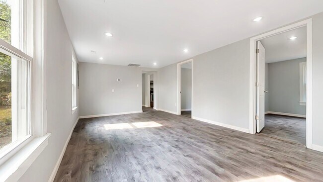 Foto del edificio - Fully Renovated 2 Bedroom and 1 Bath Home