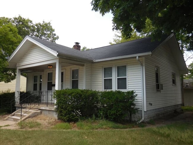 Building Photo - 2217 Vine St