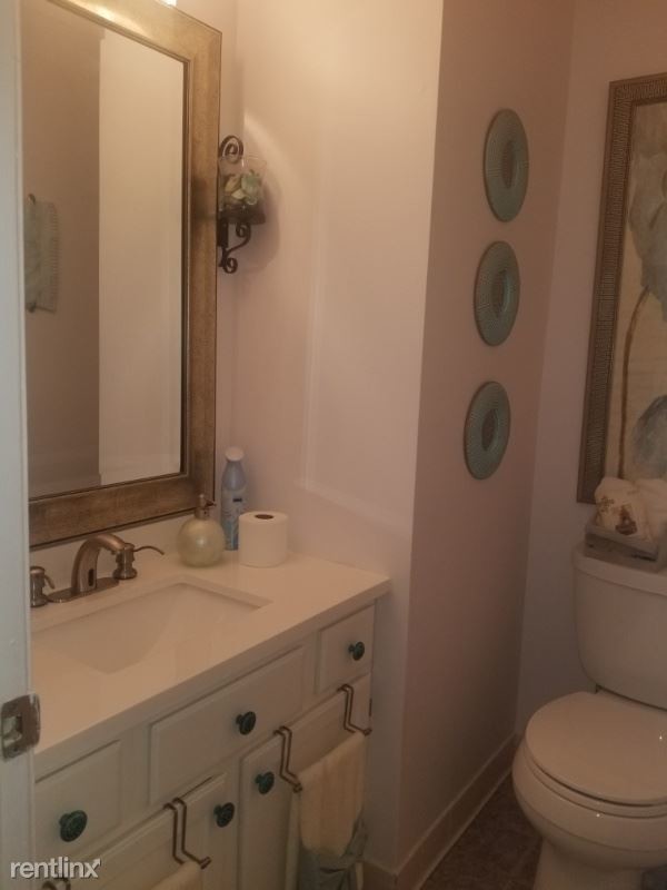 Building Photo - 3 br, 2.5 bath Townhome - 33 Chilmark Ct