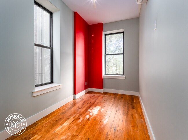 Foto del edificio - 1468 Bushwick Ave