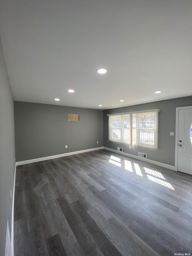 192 Mark Tree Rd, Centereach, NY 11720 House Rental in Centereach, NY