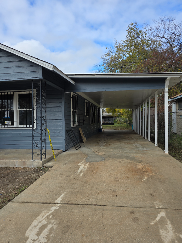 Building Photo - 339 Leroux St