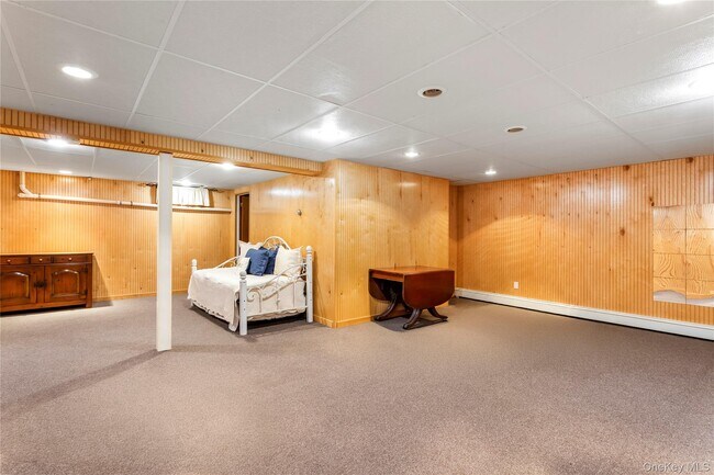 Foto del edificio - 56 Seaman Rd