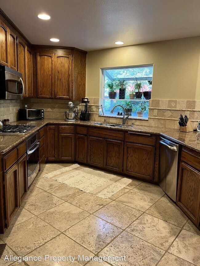 Building Photo - 4 br, 2 bath House - 9829 Miller Ln