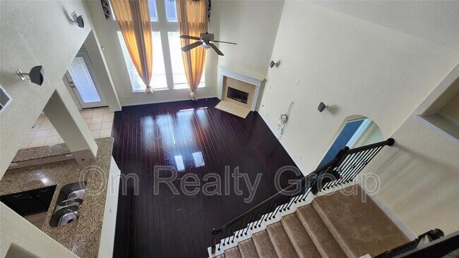 Building Photo - 2318 Nashmor Dr
