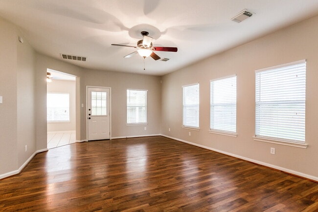 Foto del edificio - 1815 Adriana Ln