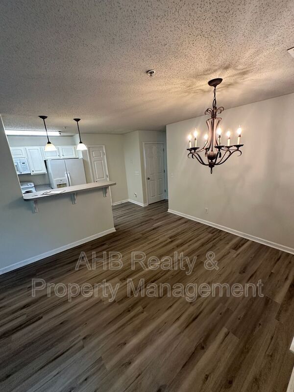 Foto del edificio - 3475 Forestdale Dr