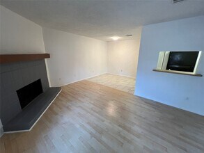 Building Photo - 9471 Pagewood Ln