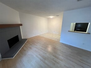 Building Photo - 9471 Pagewood Ln