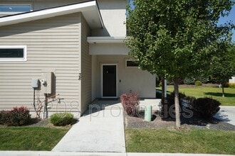 Building Photo - 38 E Ranch Dr