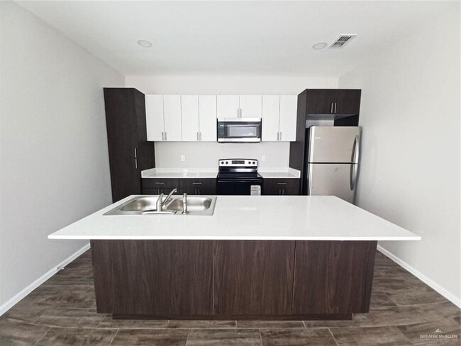 Building Photo - 11 E St