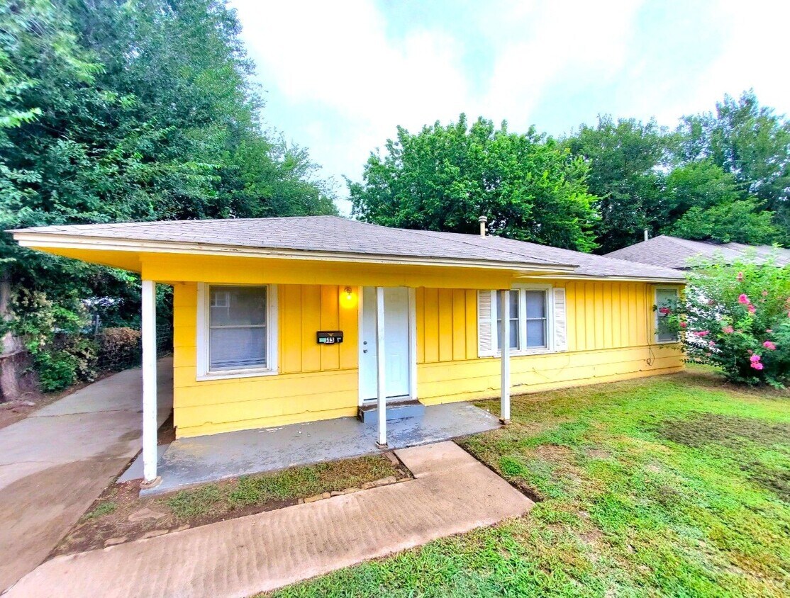 Foto principal - 2 Bed 1 Bath in the Country Estates Additi...