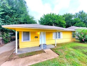 Building Photo - 513 E Rose Dr