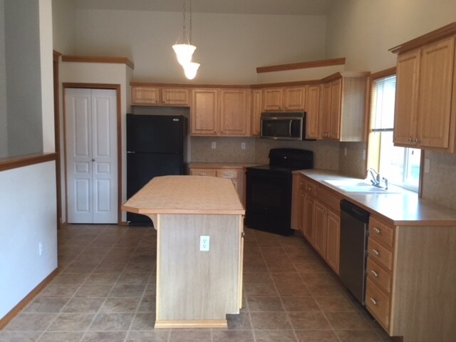 Building Photo - 14001 122nd Ave E