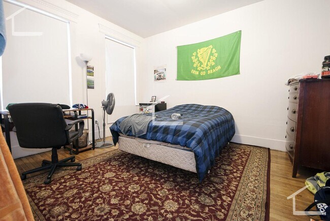 Building Photo - Sept 2026 -  Fantastic BU West / Packard's Corner 3 Bed on Brighton Ave.  Students Welcome!