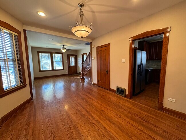Building Photo - 2635 N Mango Ave