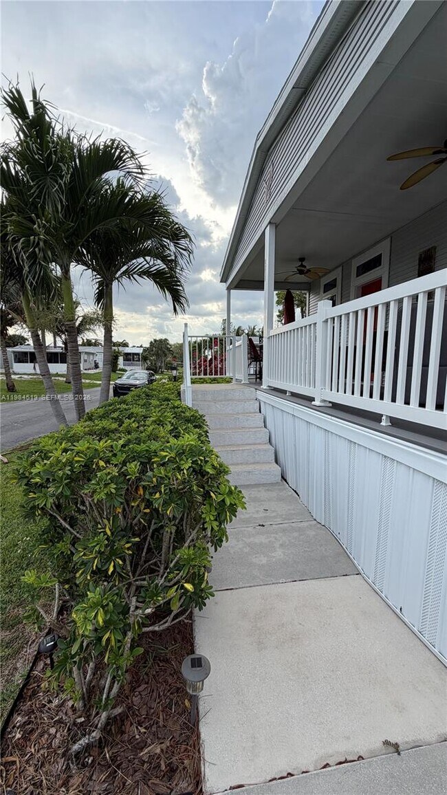 Foto del edificio - 4219 Royal Manor Blvd